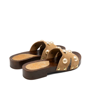 SANDALIA DE TACÓN DE PIEL TACHUELAS GIANNA CAMEL