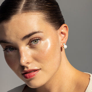 Pendientes de Plata de Ley 925 con Perla Blanca acabados en oro amarillo 18K - Essential-blanco