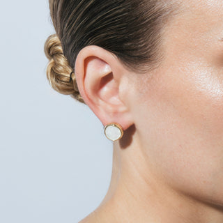 Pendientes de Madreperla Blanca acabado en oro amarillo 18k - Angas-blanco