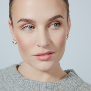 Pendientes de Perla Blanca acabados en oro amarillo 18K - Uldi-blanco