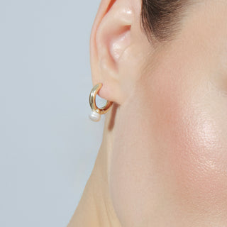 Pendientes de Perla Blanca acabados en oro amarillo 18K - Uldi-blanco
