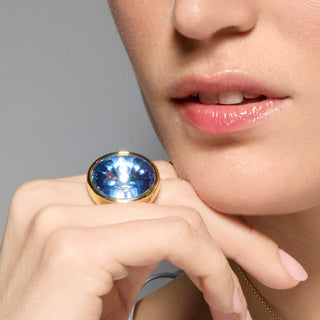 Anillo acabado oro amarillo de 18k y Cristal Azul - Cuako-azul