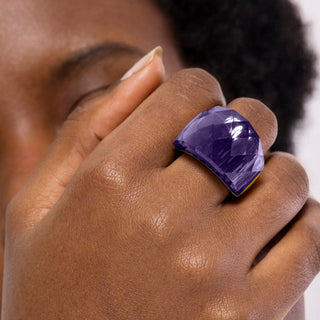 Anillo con Cuarzo Hidrotermal Onix acabado en oro amarillo 18K - Fadino-morado