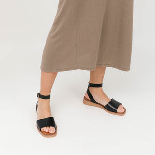 Black Leather Flat Sandals with Buckle Up