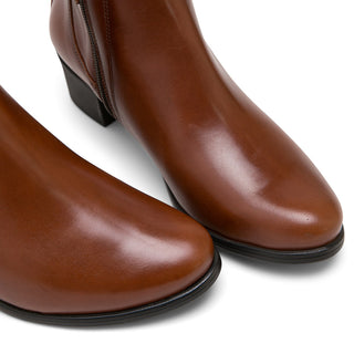 棕色皮革及踝靴搭配側邊鬆緊扣帶