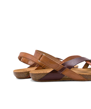 Brown Leather Flat Sandals with Scratch Straps